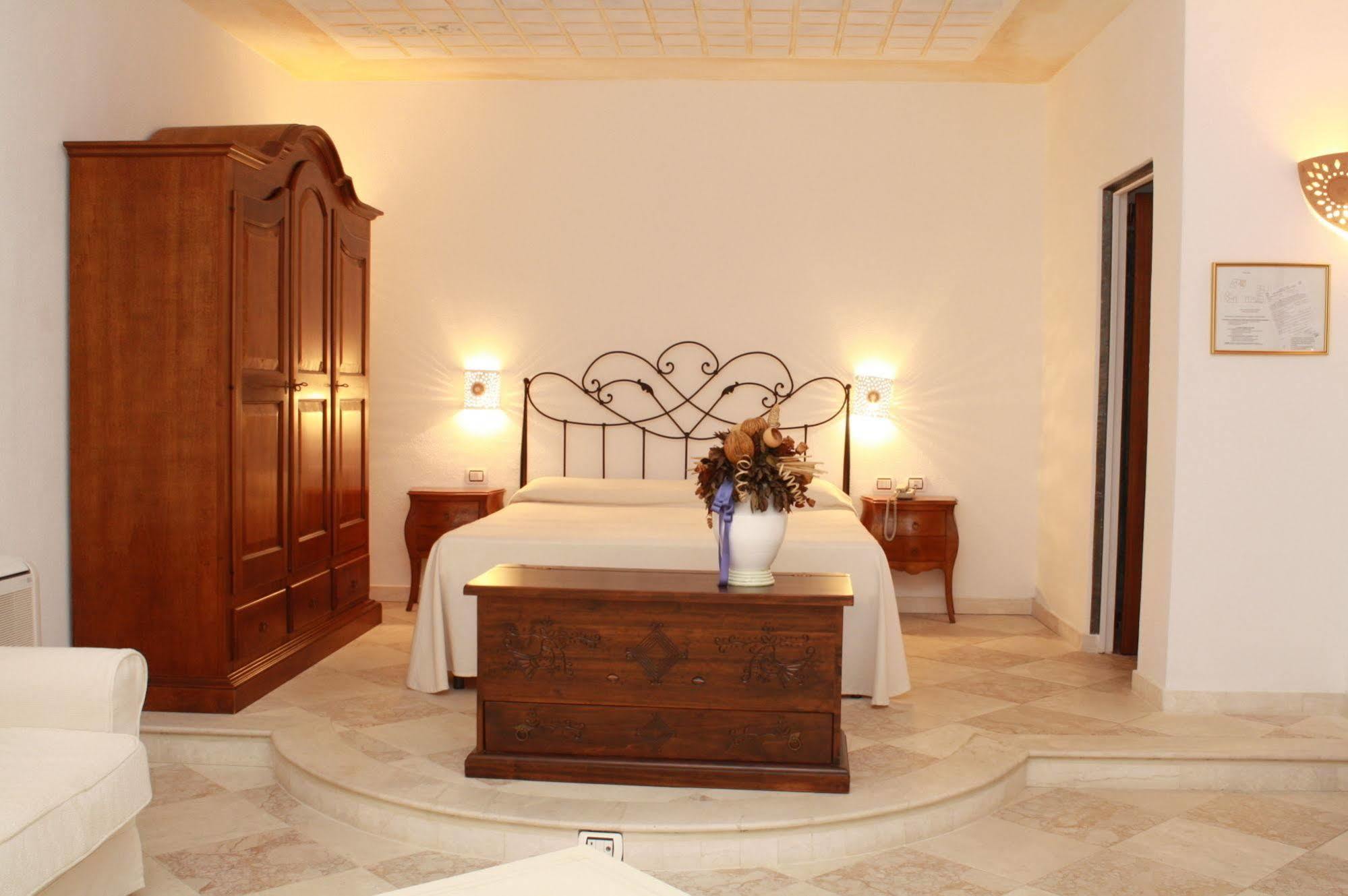 Hotel San Pantaleo Ngoại thất bức ảnh